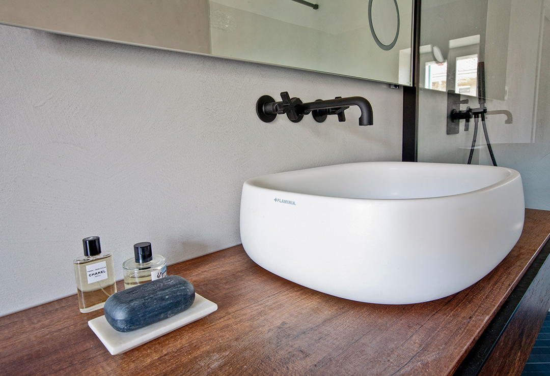 Mikrocement na zidu u kupaonici, Krk