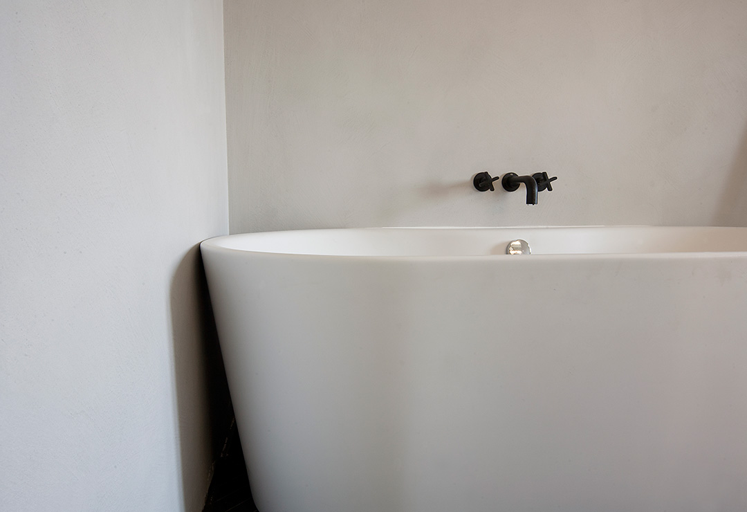 Mikrocement na zidu u kupaonici, Krk