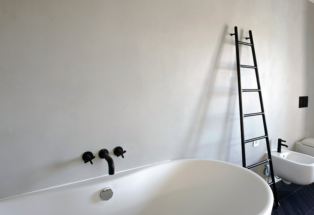 Mikrocement na zidu u kupaonici, Krk