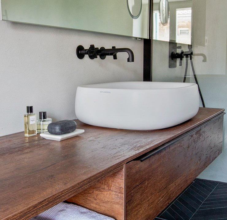 Mikrocement na zidu u kupaonici, Krk