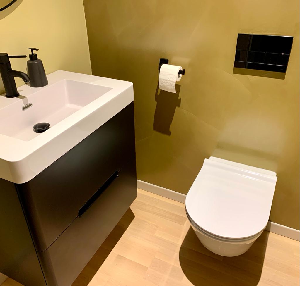 Mikrocement Classic Satinato zid NCS 7020 G90y i 1020 y10r