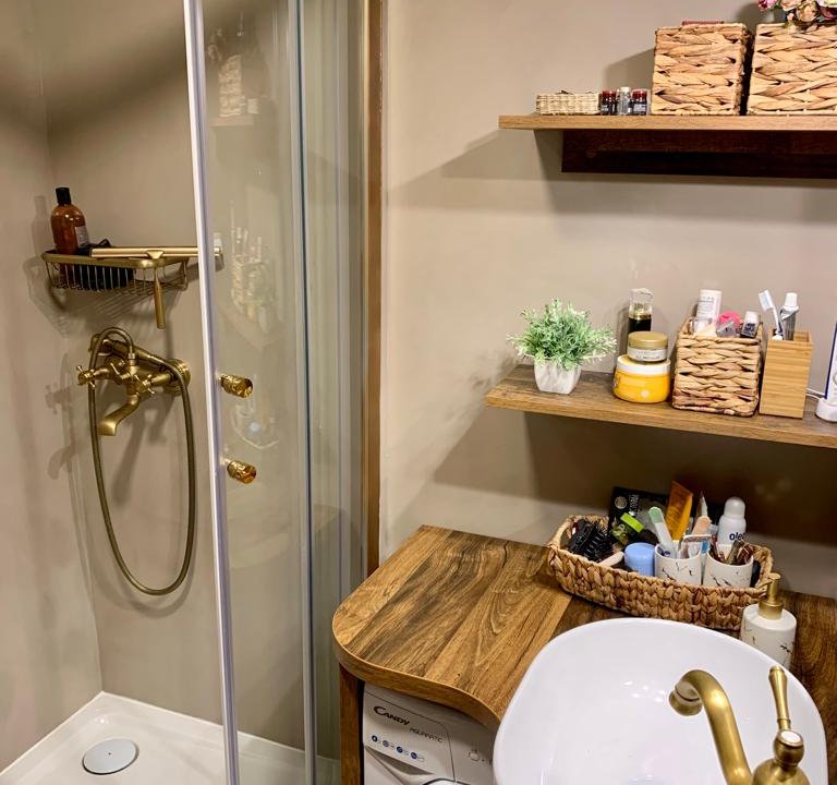 Omisalj kupaona mikrocement NCS S 2005-Y60R Classic Satinato