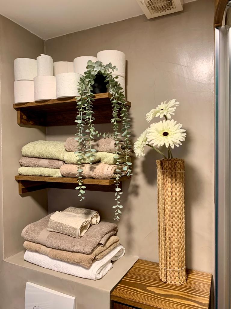 Omisalj kupaona mikrocement NCS S 2005-Y60R Classic Satinato