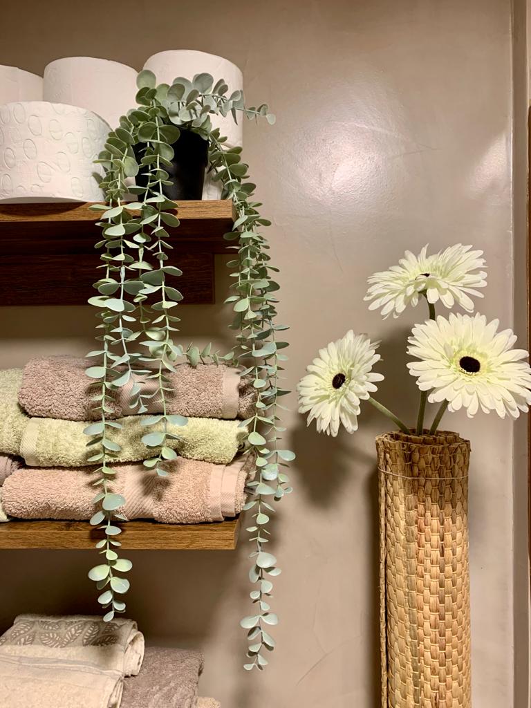 Omisalj kupaona mikrocement NCS S 2005-Y60R Classic Satinato